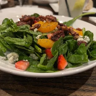 Spinach salad with blue cheese, candied walnuts, strawberries and orange segments