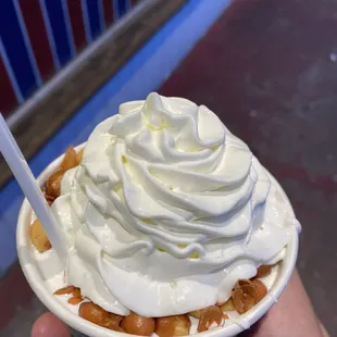 Medium marshmallow sundae