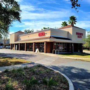 Oct 2021: Exterior Pic 3 of 3-- just down from Peach Valley Cafe &amp; Hooters