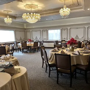 Dining room to the left