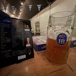 Nice patio to have a liter with friends and board games, highly recommend!