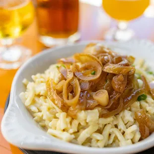 Käsespätzlee Gratin w/ caramelized onions ($9)