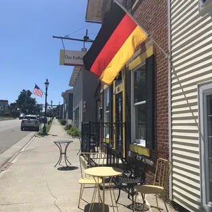the outside of a restaurant