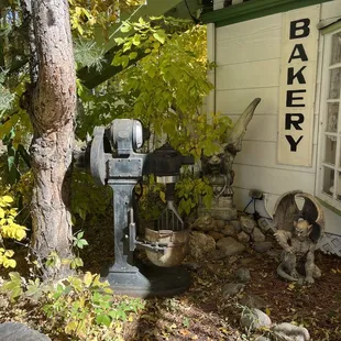 the outside of a bakery