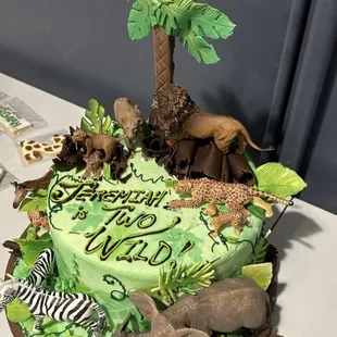a birthday cake with a jungle theme