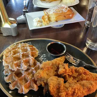 Dasha's Fried Chicken & Waffles