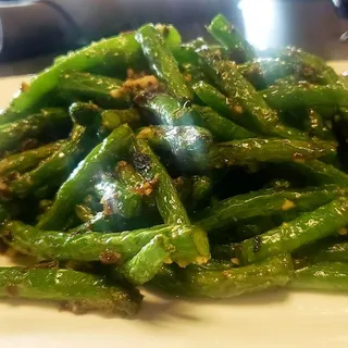FAMOUS GREEN BEANS