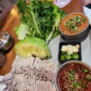 Spicy Marinated Raw Oysters