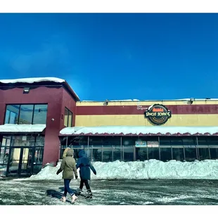 Dat Donut. is Sharing The same Place with Uncle John&apos;s BBQ! (S.Cottage Grove/E 83rd St)Big Parking Donuts Breakfast Sandwiches &amp; Coffee.
