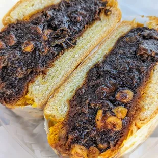 Beef patty with oxtail and Mac and cheese sandwich