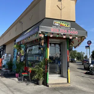 the outside of a restaurant