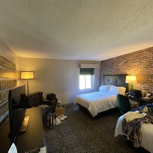 Guest room, Holiday Inn Chateau la Moyne