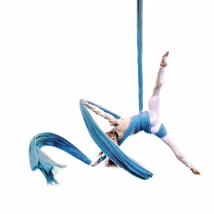 AMAZING aerial performance by Angela!