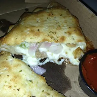 Ordered pepperoni and onion and received sausage, onion and green pepper. Burnsville's first failure in a long while. Sigh.