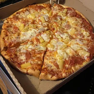 Traditional pizza with red sauce, pepperoni and pineapple.