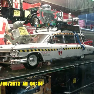 1:18 GHOSTBUSTERS 1A ELITE AND FIGURES DIORAMAS..