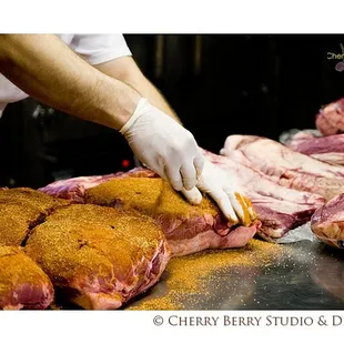 Preparing the meat for the smoker