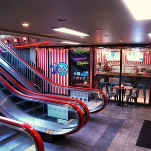 Front entrance of Dave's ice cream