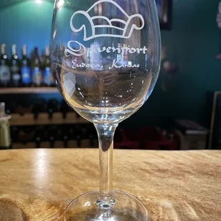 Signature Davenport orchard wine glass