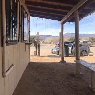 the outside of a restaurant
