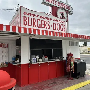 Dave's Burgers stand
