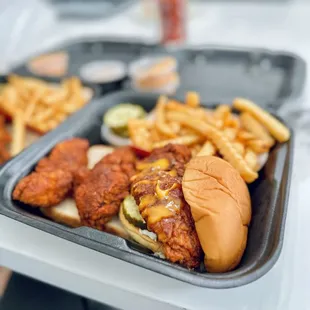 Hot Dave's #3 1 Tender &amp; 1 Slider w/ Fries