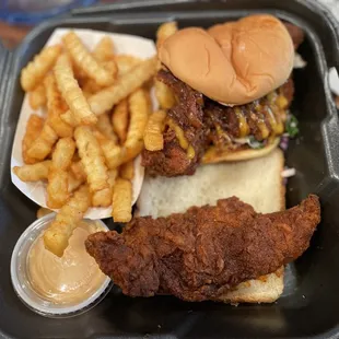 Dave's #3 1 Tender &amp; 1 Slider w/ Fries