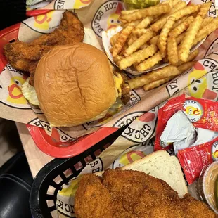 Dave&apos;s #3 1 Tender &amp; 1 Slider w/ Fries - with an extra tender