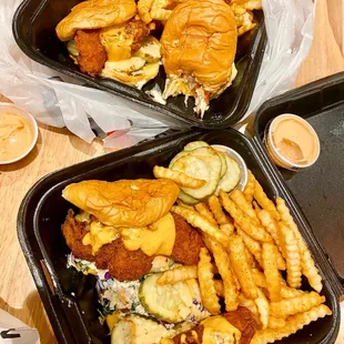 2 sliders w/ fries IG: @parkmunchies