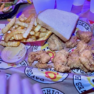 food, chicken wings and fried chicken
