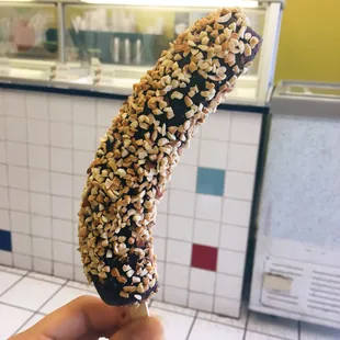 Chocolate covered banana w/peanuts