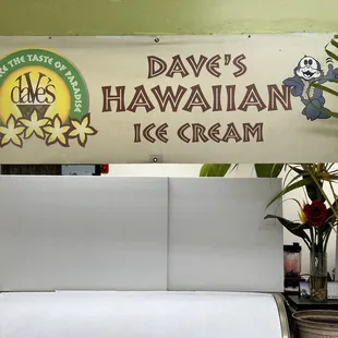 a sign for dave&apos;s hawaiian ice cream