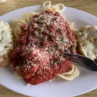 The half size spaghetti and meatballs with cheesy garlic bread   so delicious