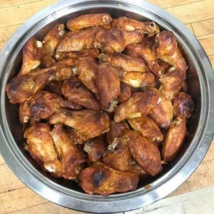 a bowl of chicken wings