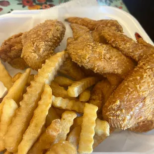 food, fried chicken, bbq wings, poultry, fried chicken wings, chicken, bbq chicken, chicken wings and fried chicken, chicken wings