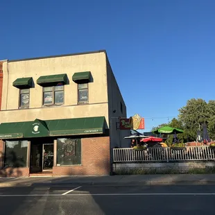 a view of a street corner