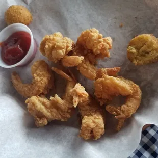 Shrimp platter without fries.