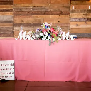 Sweet heart table with Cocomont styling