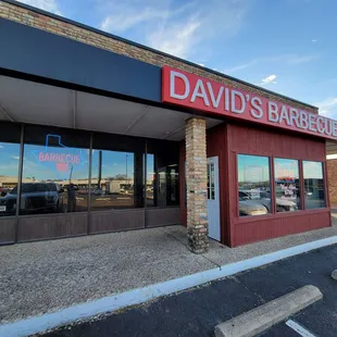 the outside of the restaurant