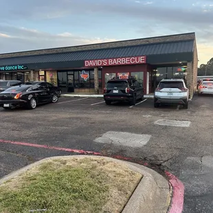 Front of David&apos;s BBQ