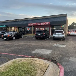 Front of David&apos;s BBQ