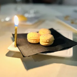 Mango macaroons