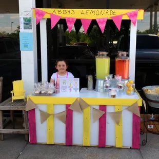 Thanks to David&apos;s Tiger Express for participating in National Lemonade Day helping young entrepreneurs.