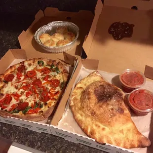 Cheese calzone, Jordan ann pizza and garlic knots ... Ahhhmaazing