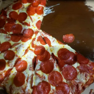 the "loaded pepperoni" is pretty damn good, but not for the squeamish. napkins are a must- look at all that delicious grease X'D