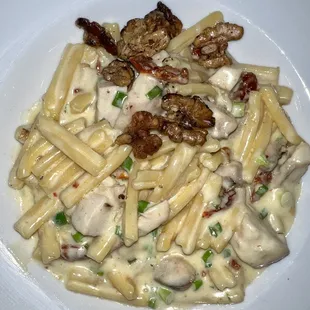 Gluten Free pasta -  Applewood Smoked Chicken, Sundried Tomatoes, Walnuts, Cream