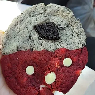 1/2 cookie - red velvet/ Cookie &amp; cream