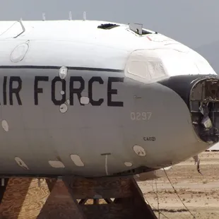 Boeing 707 with missing nose cone.