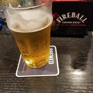 Good beer and great burger. Berry story-teller bartender.