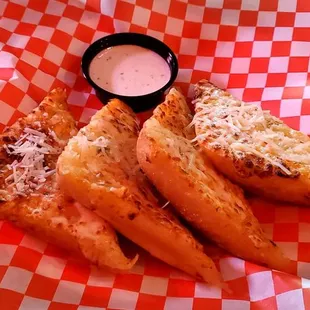 Munchies Cheesy Garlic Bread